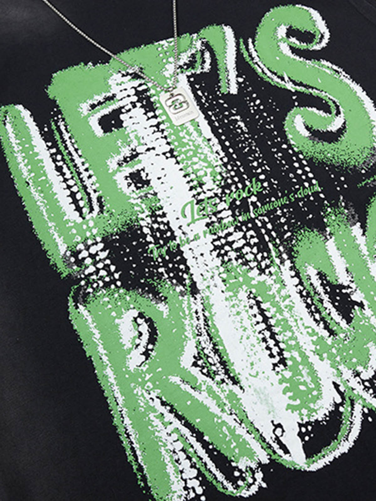 Street Graphic Spray Print Necklace T-Shirt